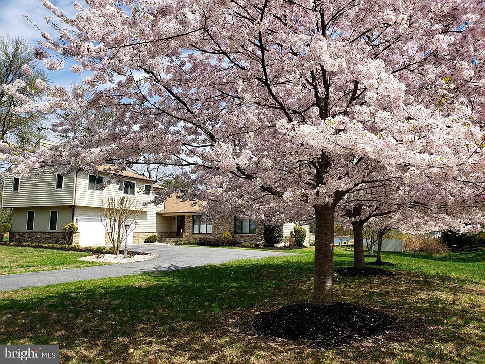 1st image of 218 Piney Point Lndg