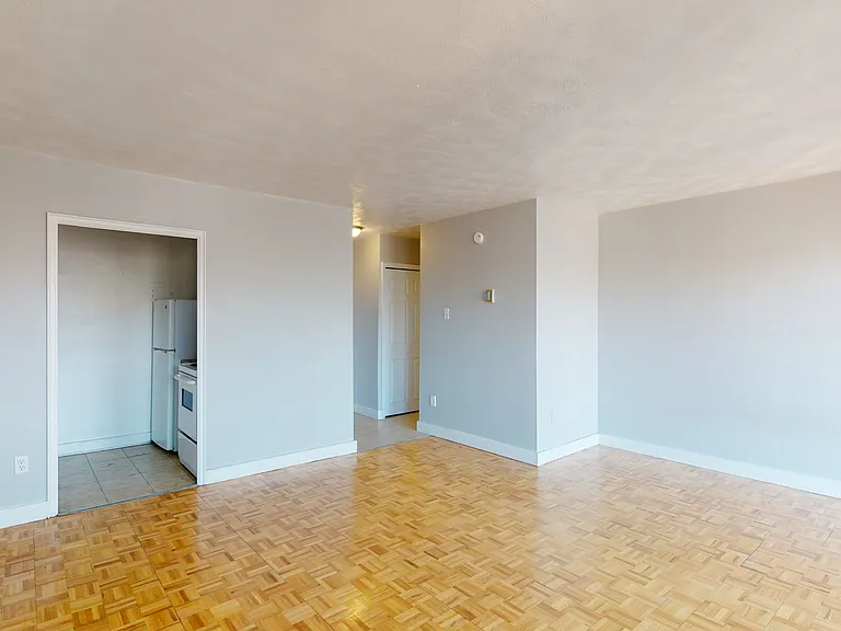 290 Nelson St — Photo 17