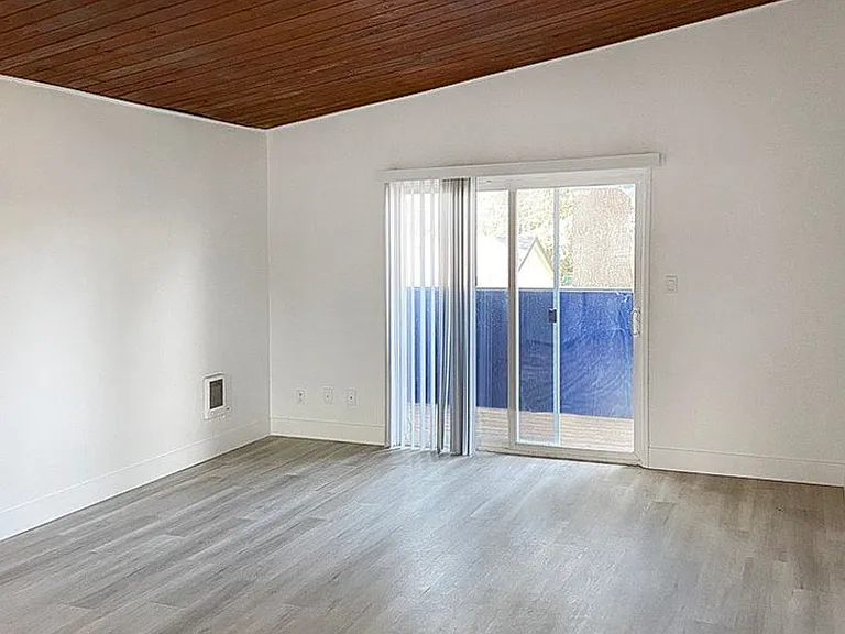 Vose Apartments — Photo 10