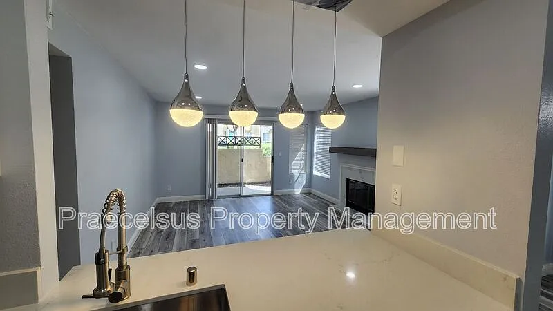2 bed, 2.0 bath, 956 sqft, $2,750 — Photo 4