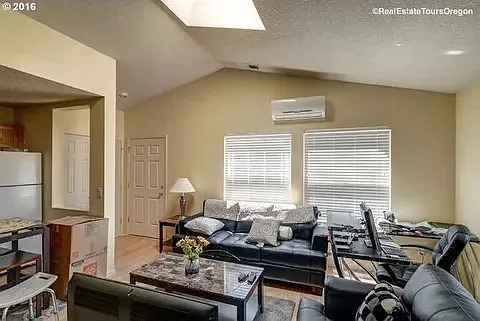1643 NE 64th Ave #B — Photo 2