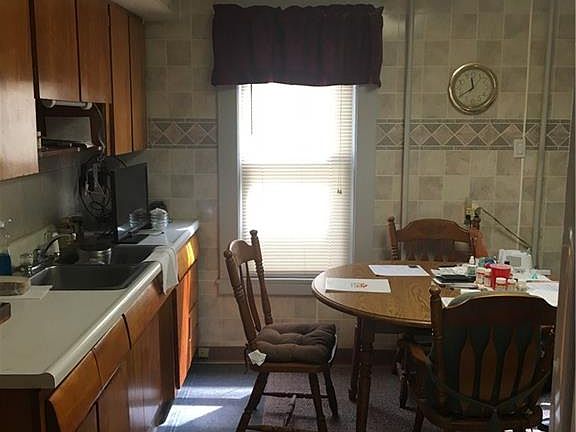 4th image of 1124 Walden Ave