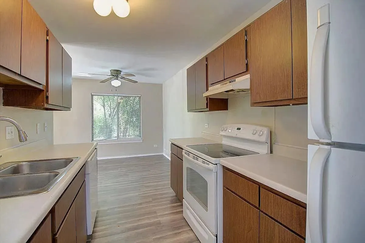 3 bed, 1500 sqft, $2,500 — Photo 4