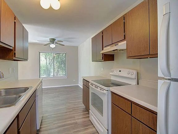 4th image of 5946 Greenview Rd