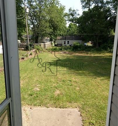 5th image of 413 Fieldcrest Dr