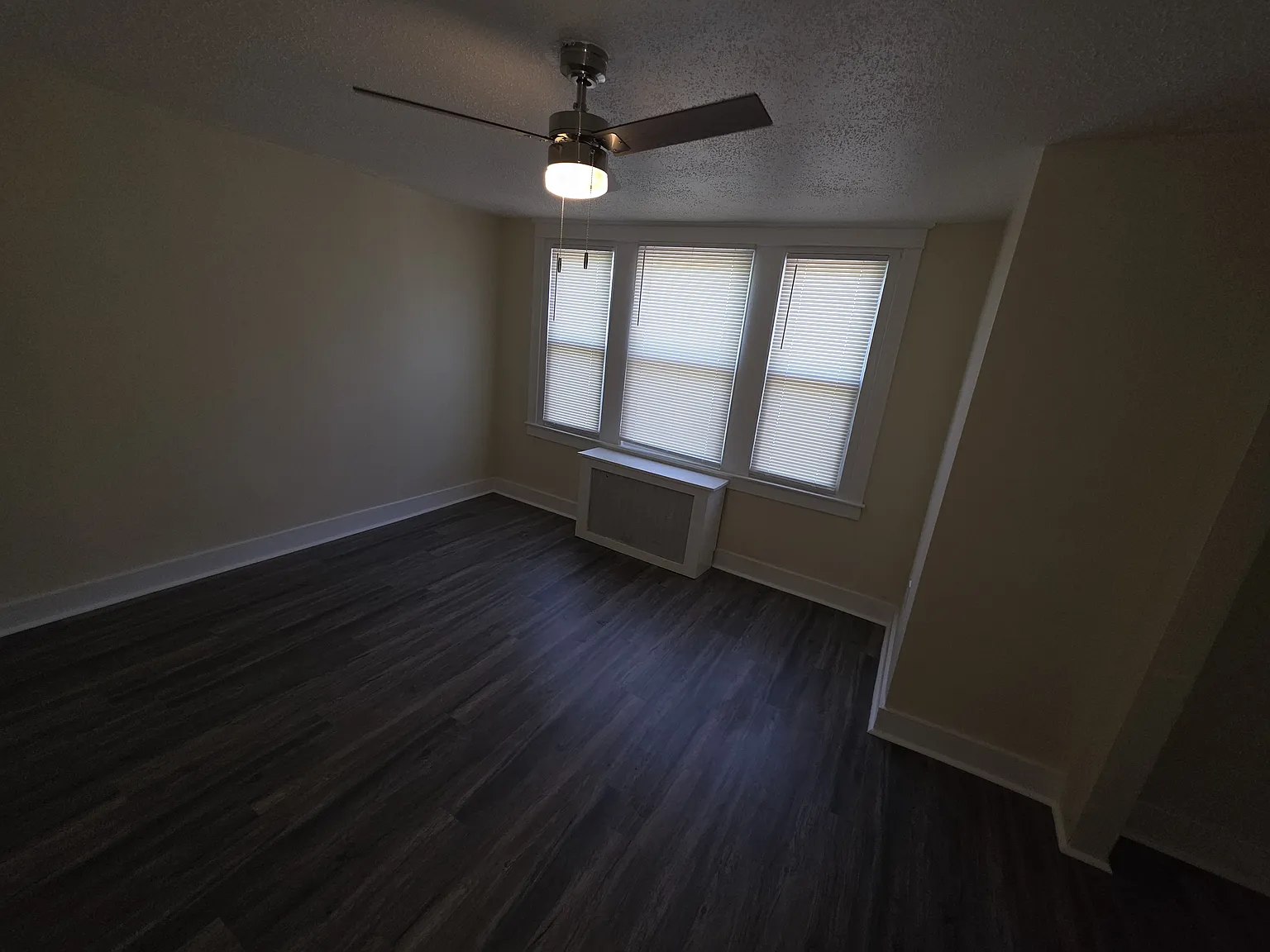 3 bed, 1230 sqft, $1,700 — Photo 2