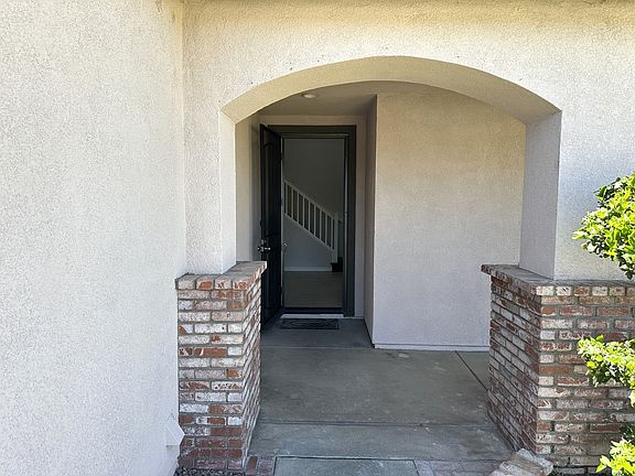 2nd image of 29121 Shadow Hills St