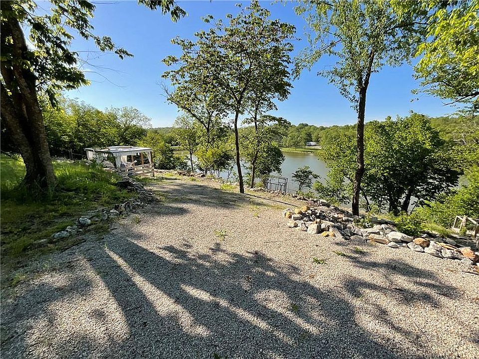 1st image of Lakecrest Dr