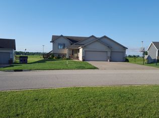562 Canyon Ln NW, Eyota, MN 55934