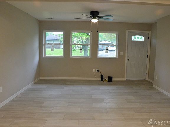 4th image of 1490 Azalea Dr