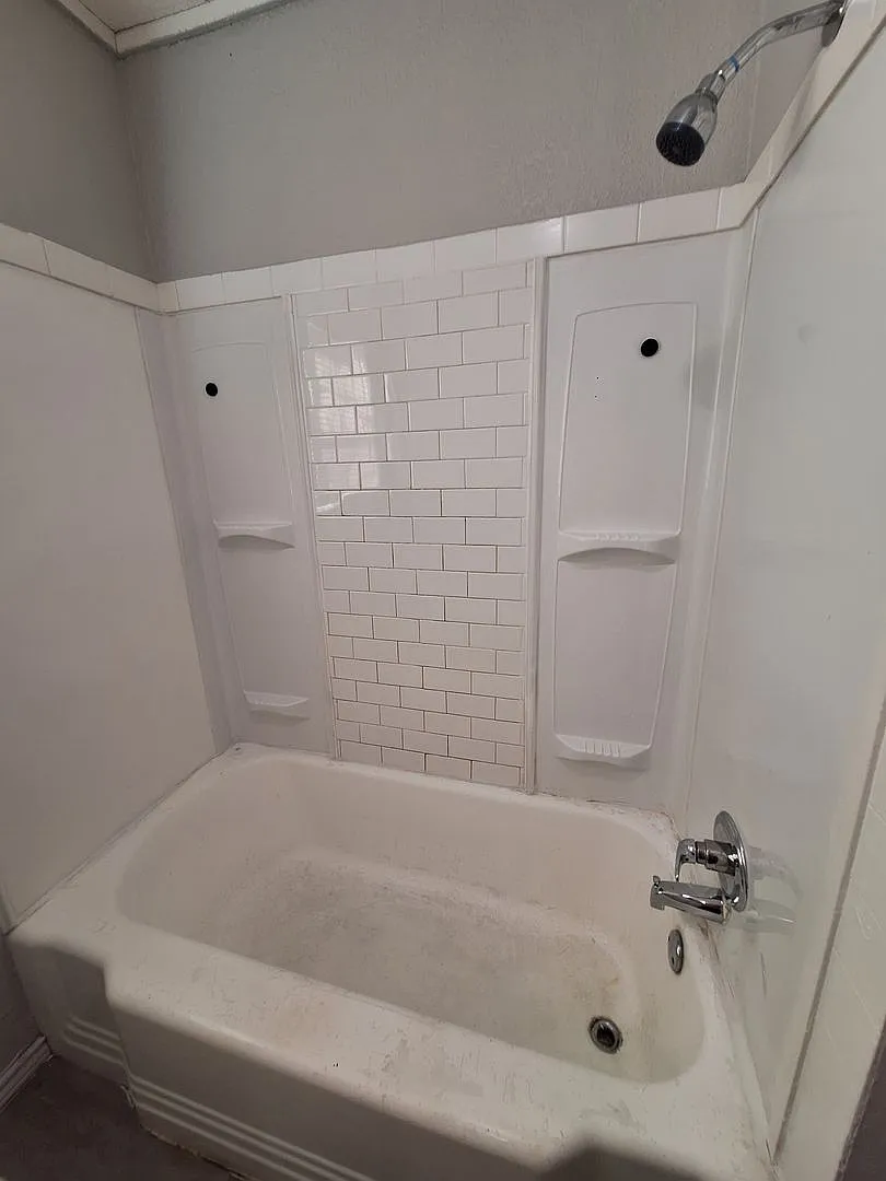 2 bedroom, 1 bath — Photo 3