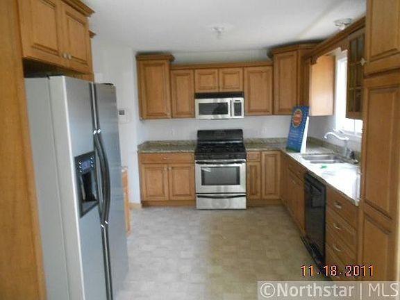 3rd image of 10910 Robinson Dr NW