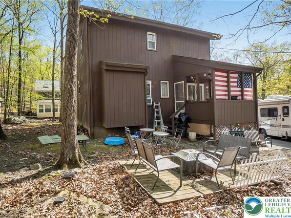 1231 Kensington Dr, East Stroudsburg, PA 18301