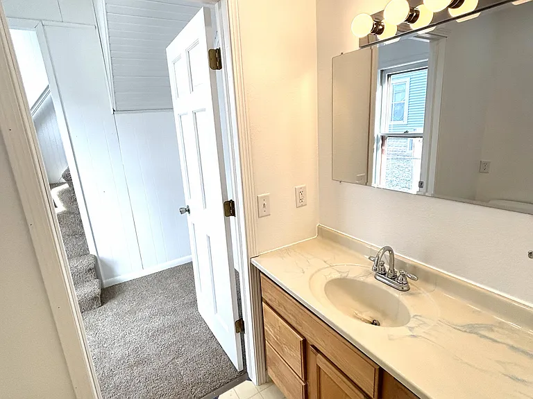 121 E Melvin Ave — Photo 15