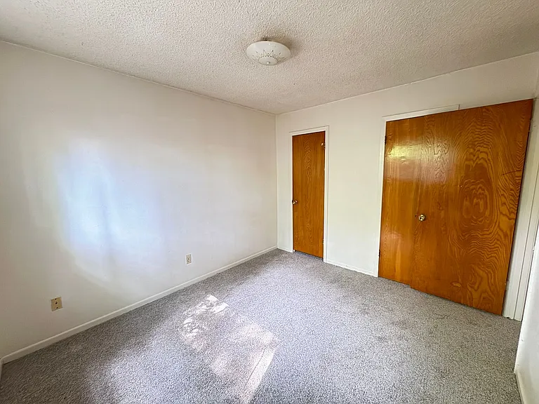 425 W Ave C — Photo 24