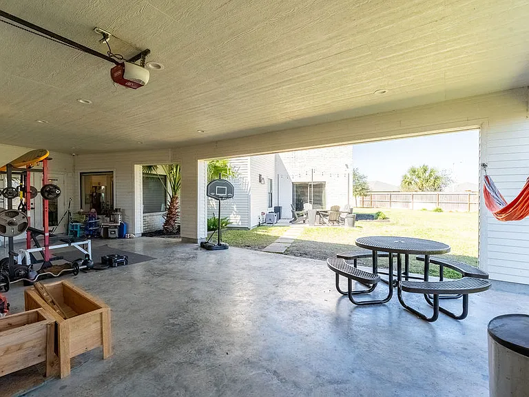 3819 Tolosa St — Photo 6