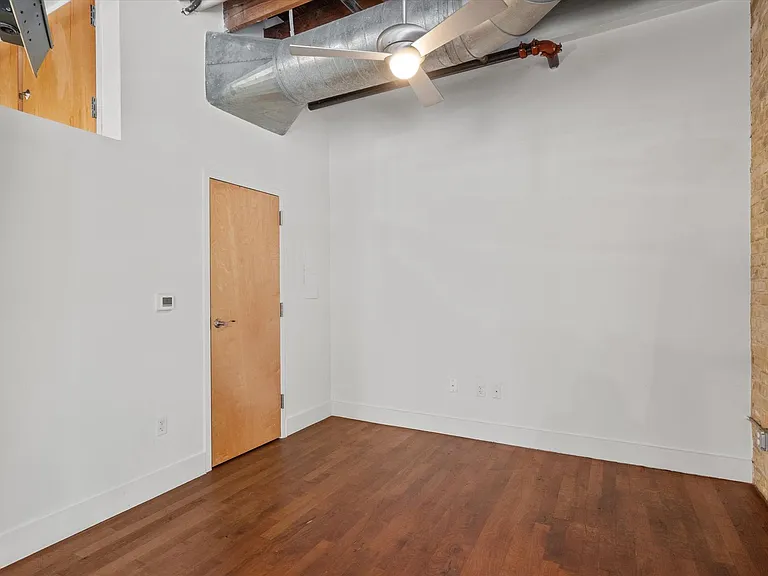 411 Brazos St — Photo 8