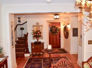 1 Manor Rd, Barrington, RI 02806