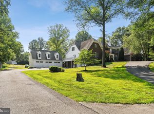 21821 Woodfield Rd, Gaithersburg, MD 20882