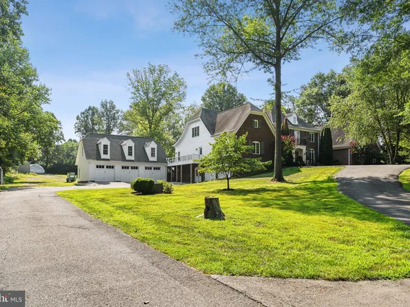 21821 Woodfield Rd, Gaithersburg, MD 20882