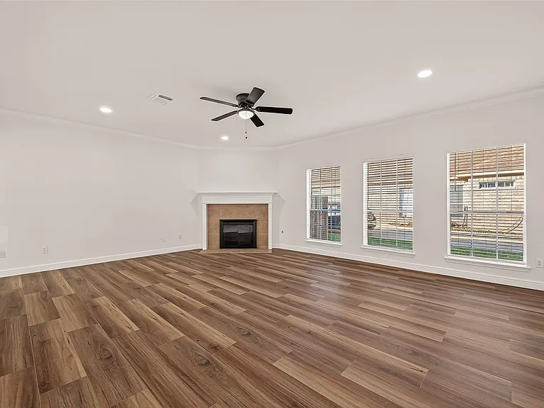 2834 Martina Dr — Photo 10