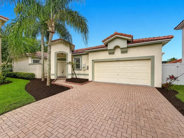 16204 Opal Creek Dr, Weston, FL 33331