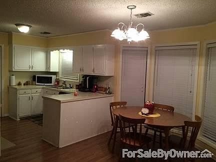 3rd image of 145 Woodshire Ln