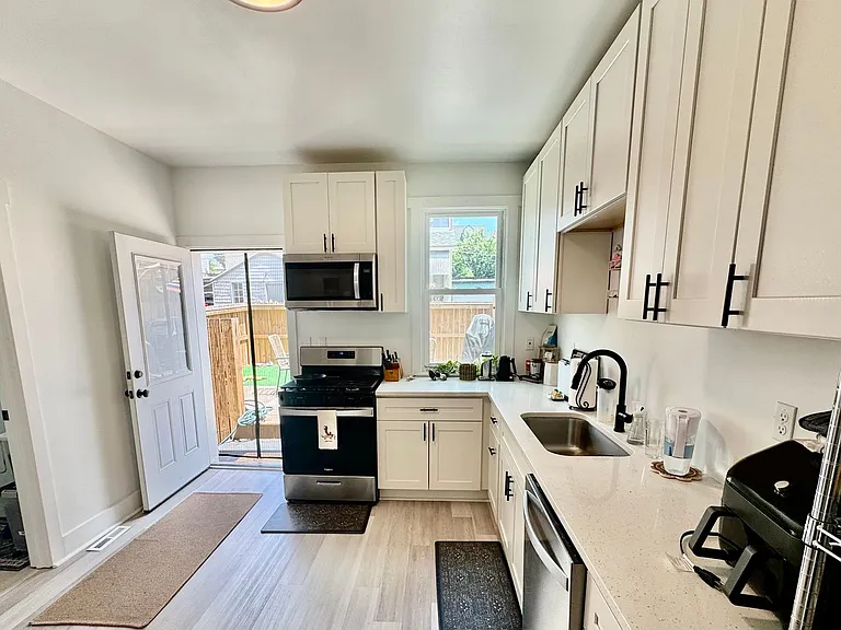 227 Ella St — Photo 11