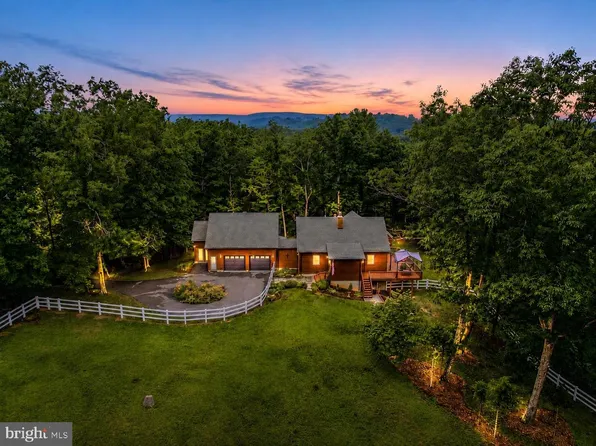 126 Old Mill Manor Ct, Berkeley Springs, WV 25411