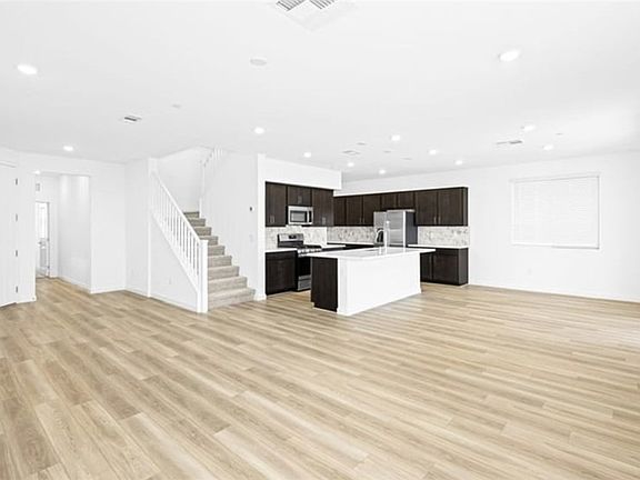 3rd image of 333 Adufe Ave