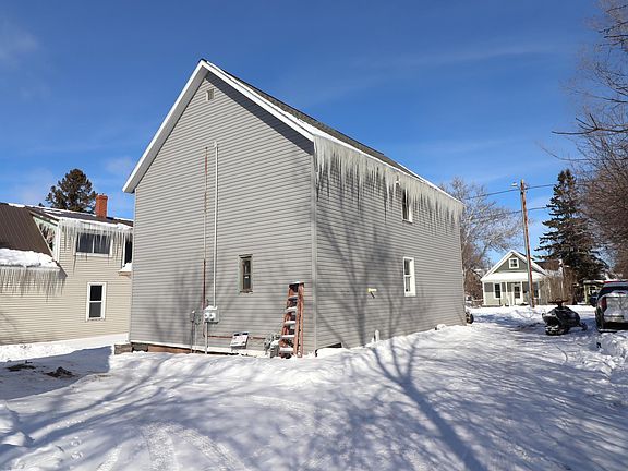 3rd image of 323 14th Ave W