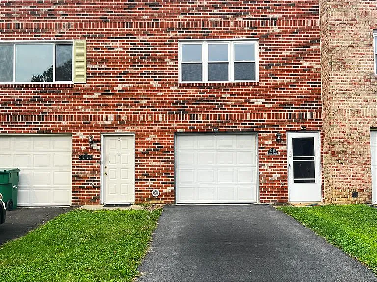 3113 Lucas Dr — Photo 1