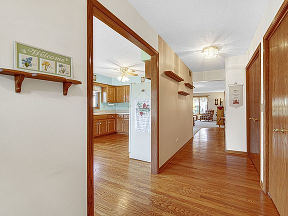 3rd image of 42 Fairfield Dr