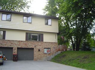 2953 Granada Ln N, Oakdale, MN 55128