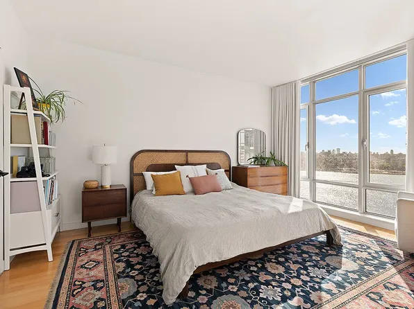 1 Northside Piers APT 18B, Brooklyn, NY 11249
