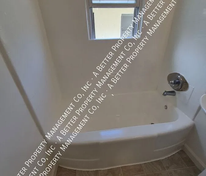 1739 E 1st St #10 — Photo 5