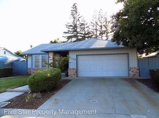 705 Cobblestone Ln, Manteca, CA 95336
