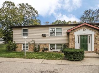 15858 W Marie Ave APT 2C, Prairie View, IL 60069