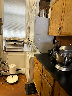 Rented by Eric Goodman Realty Corp | media 8