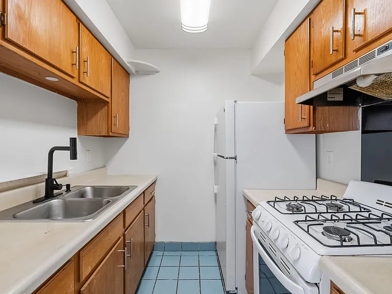 Wilson School Apartments — Photo 39