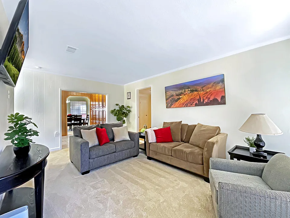 1021 Crosby Ave