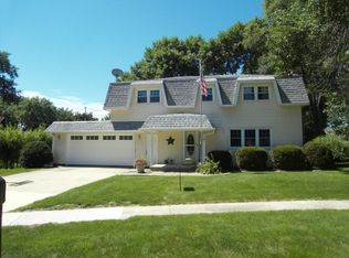 4011 Cardinal Ct, Cedar Falls, IA 50613