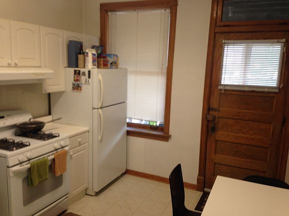5th image of 3723 N Lakewood Ave #2