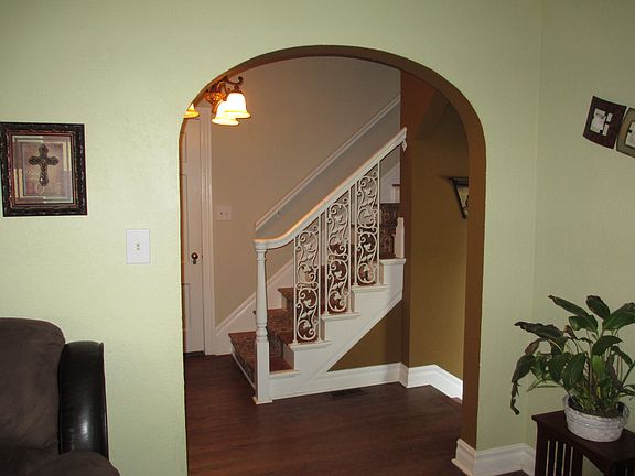 Entry/Stairwell 