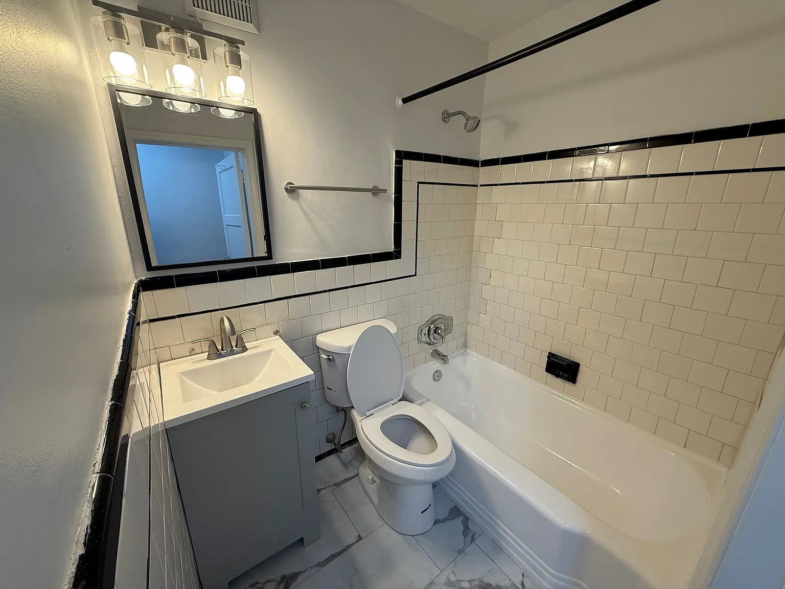 5618 Midwood Avenue - 1 — Photo 2