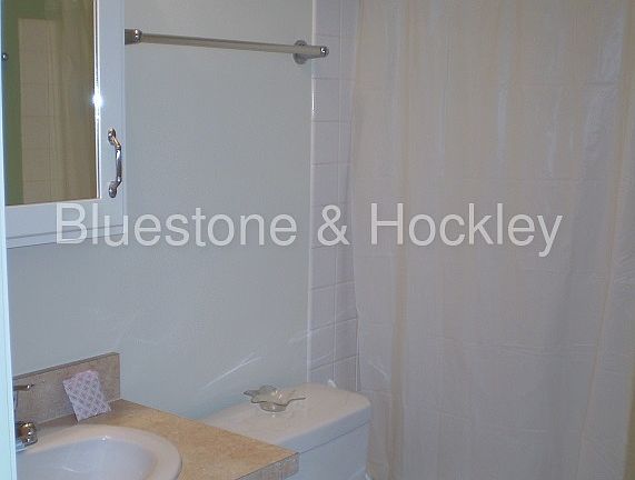 5th image of 2633 SE Willard St