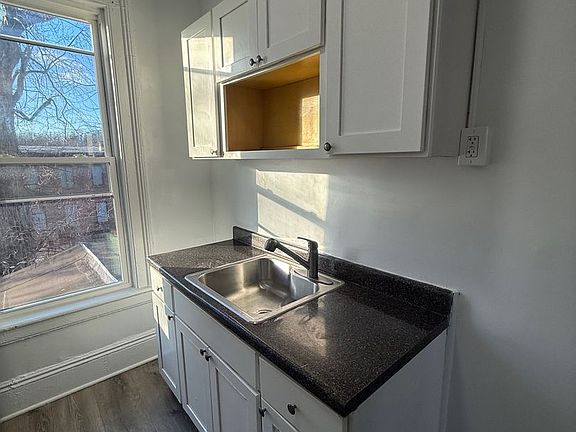 5th image of 165 Liberty St Floor 2