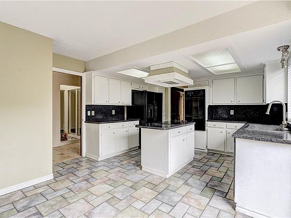 5th image of 11101 Folkstone Dr