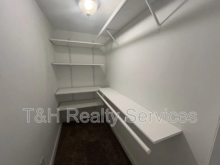 708 N Independence St — Photo 31