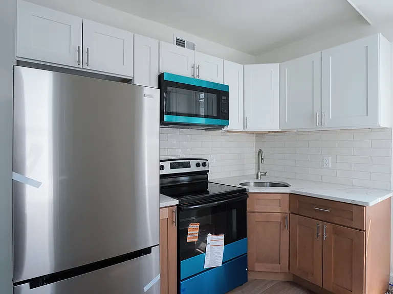 5517 N Fairhill St #2 — Photo 4